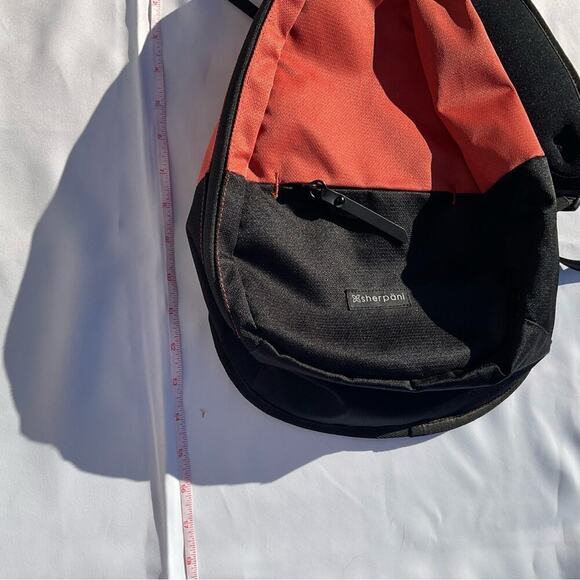 Sherpani Esprit Sling Bag - Picture 9 of 10